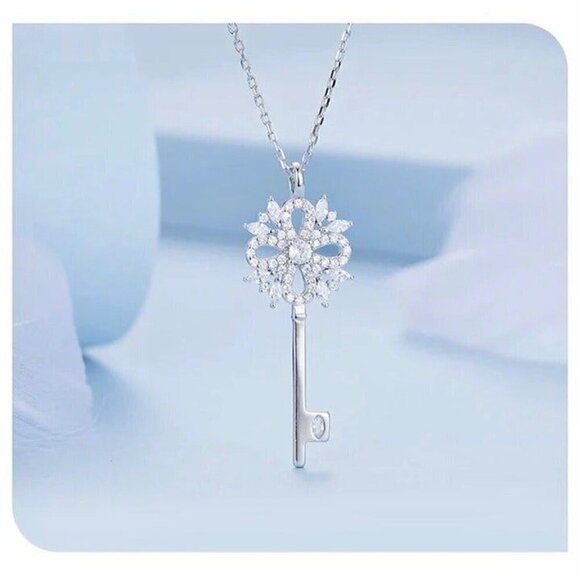 NWT S925 Sterling Silver CZ Elegant Four Point Key Pendant Necklace Women's 16" - Picture 9 of 11